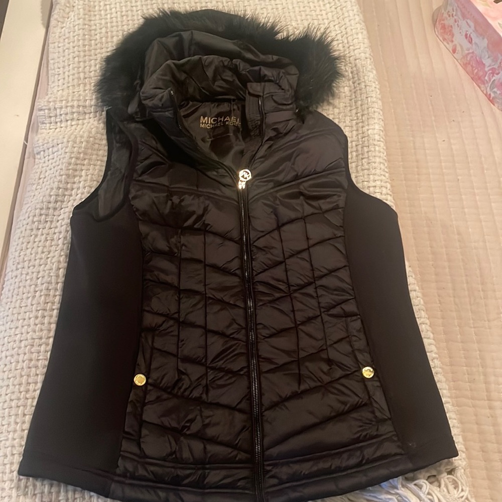 Michael Kors black vest. Size 1x